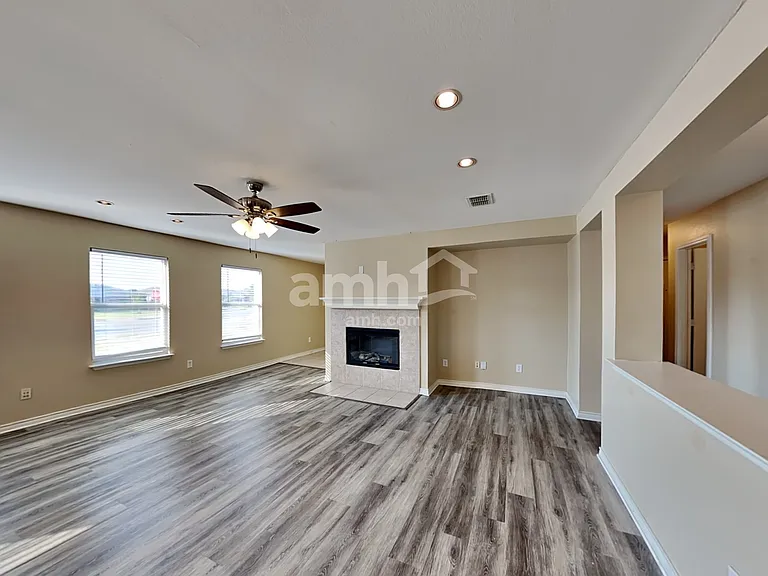 128 Stanford — Photo 6