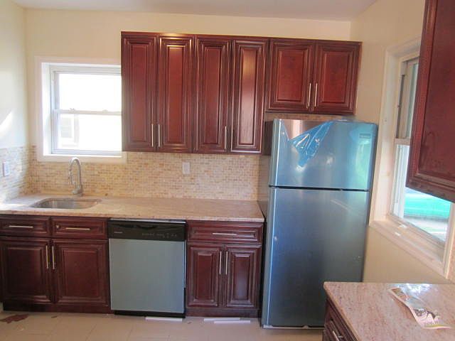 2nd image of 475 Evergreen Ave #1