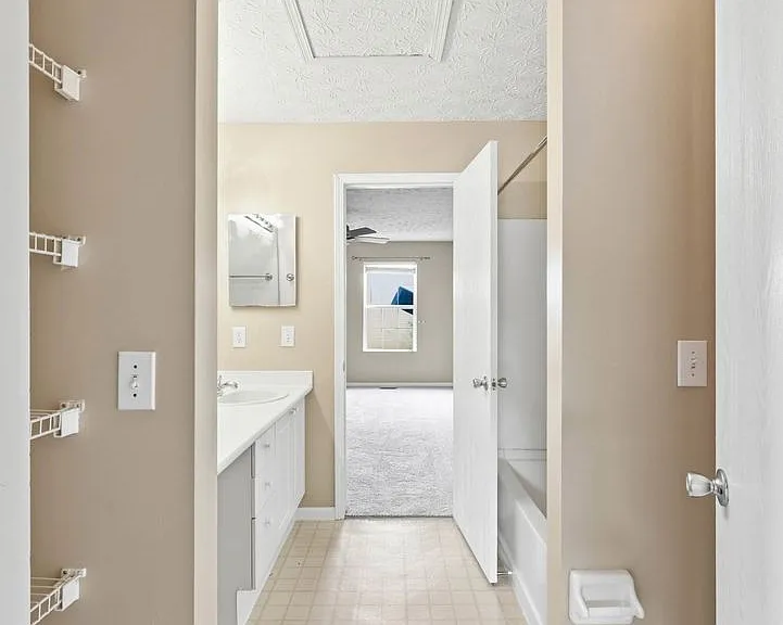 4659 Parrau Dr — Photo 14