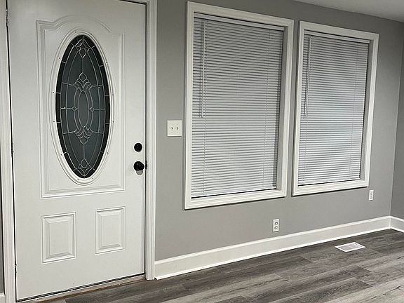 2nd image of 1367 17th Way SW