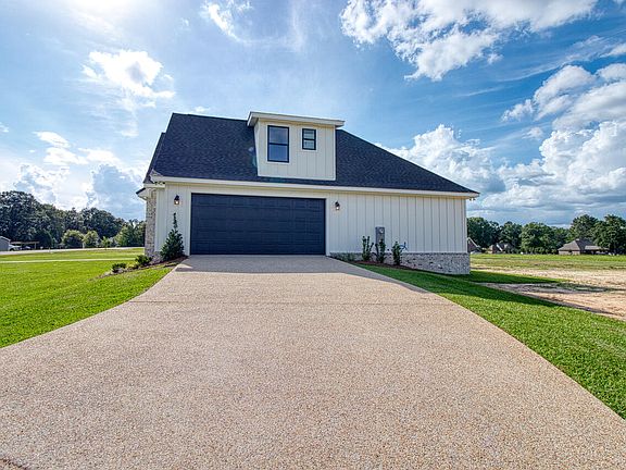 3rd image of 19 Wandering Oaks Ln