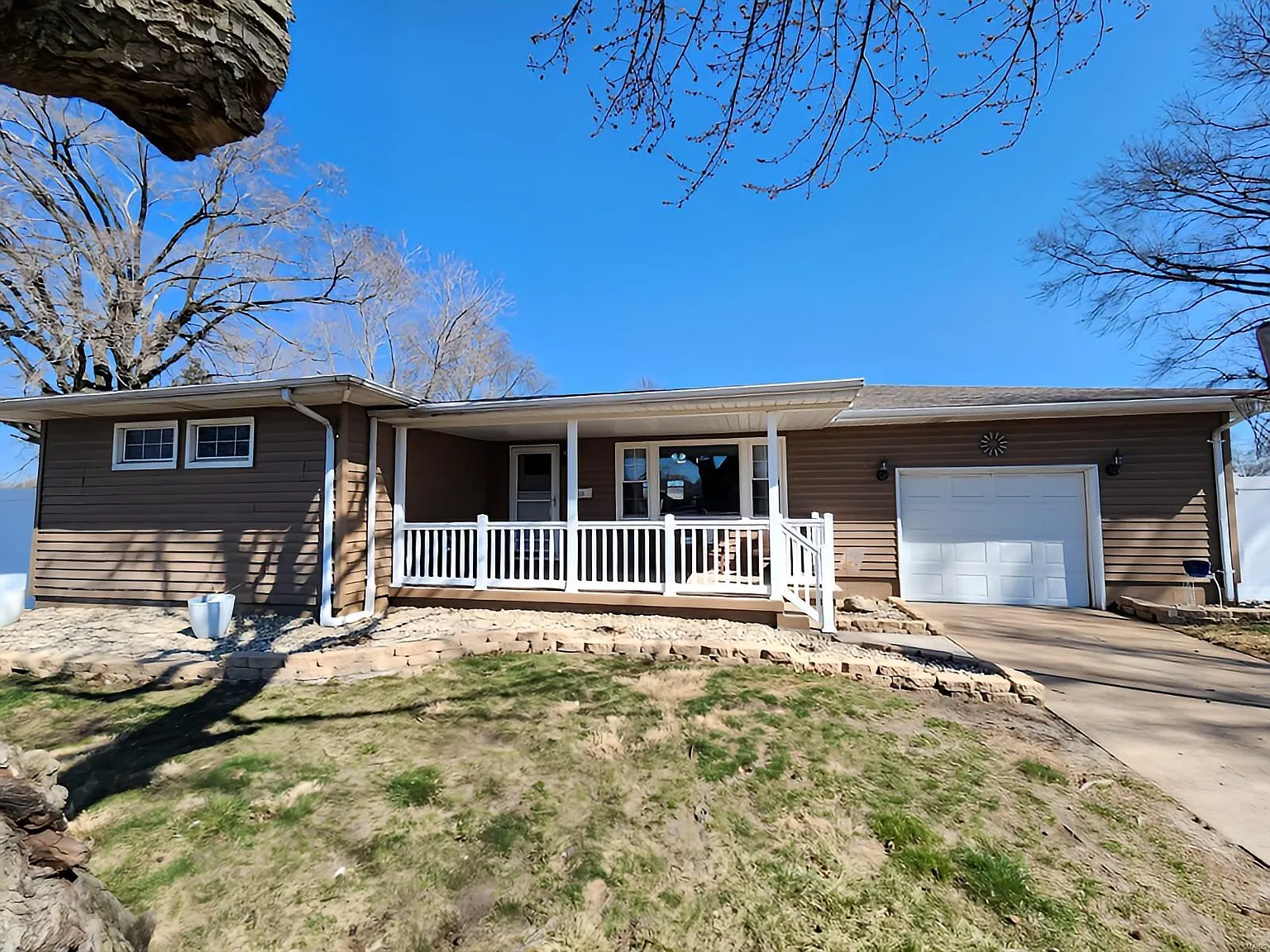 3028 Wayne Ave photo 1