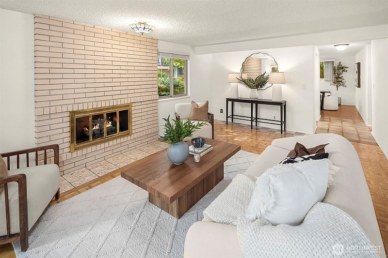 3rd image of 3400 25th Avenue W #201