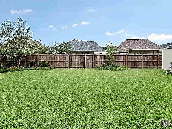 5th image of 18178 Old Trail Dr
