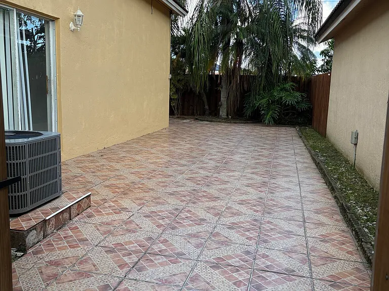 14750 SW 156th Ave — Photo 6