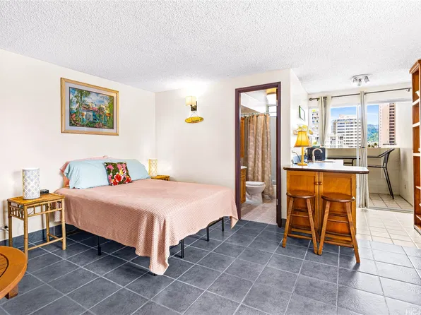 2463 Kuhio Ave APT 601, Honolulu, HI 96815