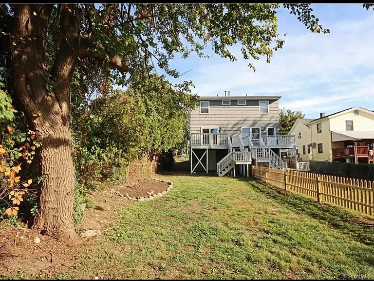 2030 Kings Hwy — Photo 25