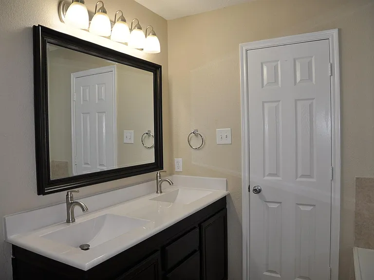 16025 Summerville Lake Dr — Photo 33