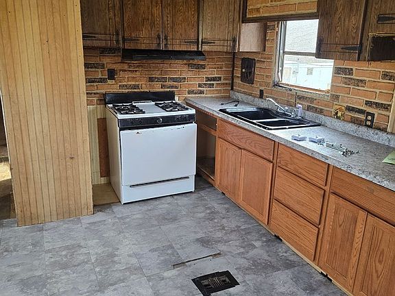 2nd image of 2747 Hickman Rd #8