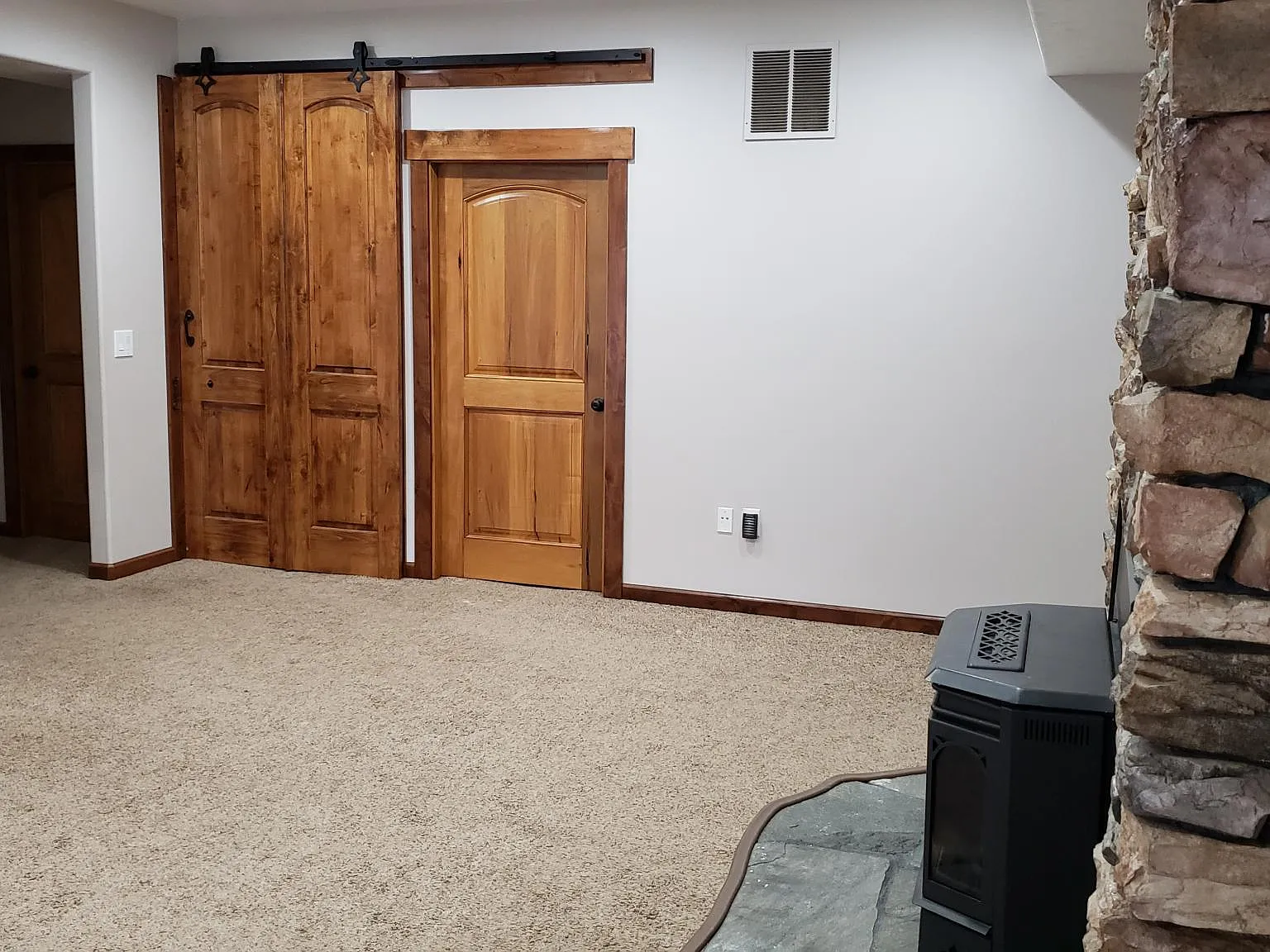 4 bed, 2000 sqft, $2,200 — Photo 4