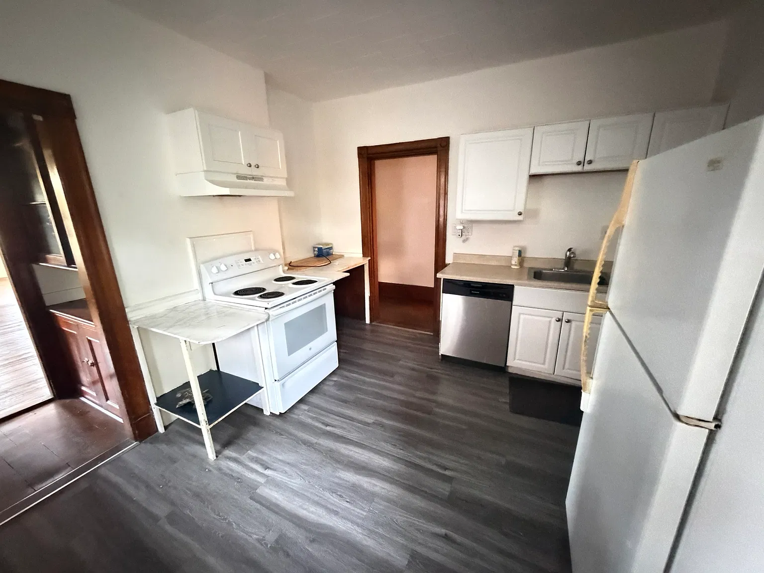 2 bed, 1.0 bath, 1400 sqft, $2,400 — Photo 2