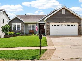 192 Roxbury Dr, O'Fallon, MO 63366
