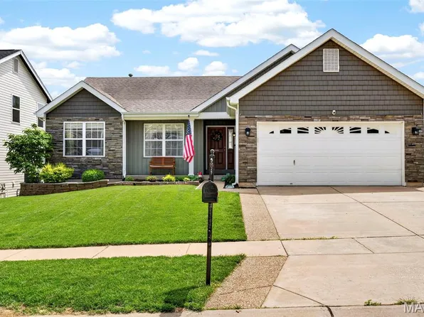 192 Roxbury Dr, O'Fallon, MO 63366