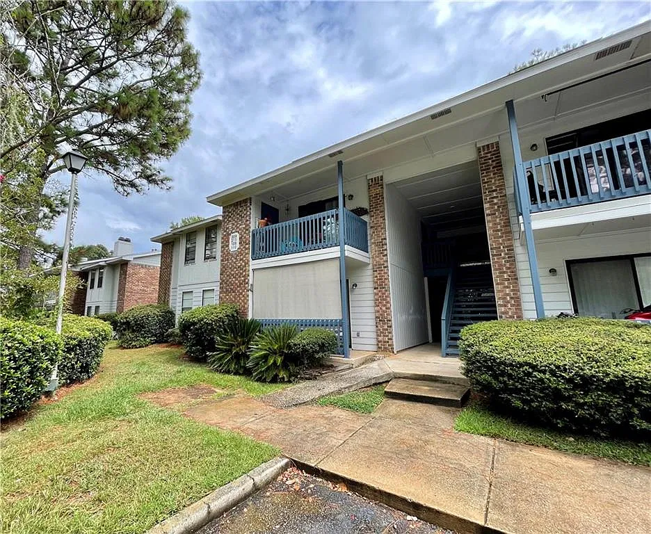 2 bed, 2.0 bath, 1080 sqft, $1,300 — Photo 1