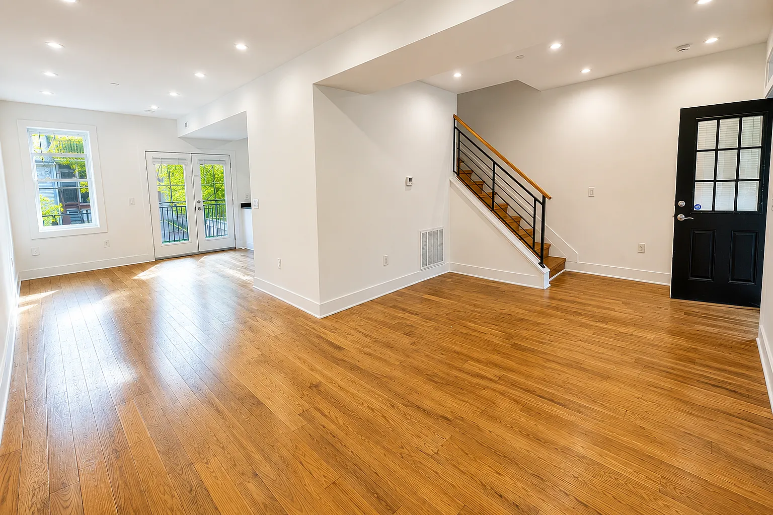727 Quebec Place Northwest, Unit A — Photo 2
