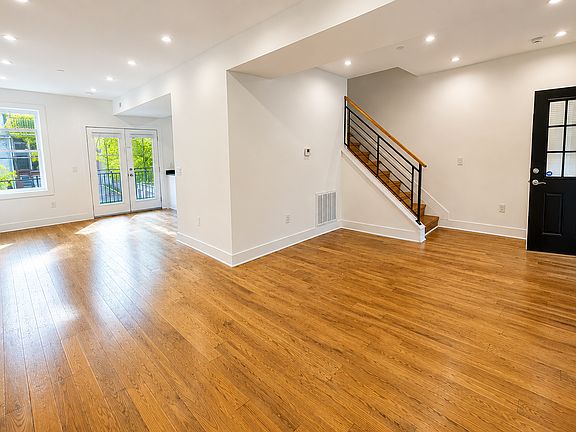 2nd image of 727 Quebec Pl NW #A