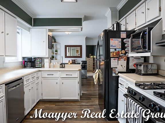4th image of 2540 Maguire Ave NE