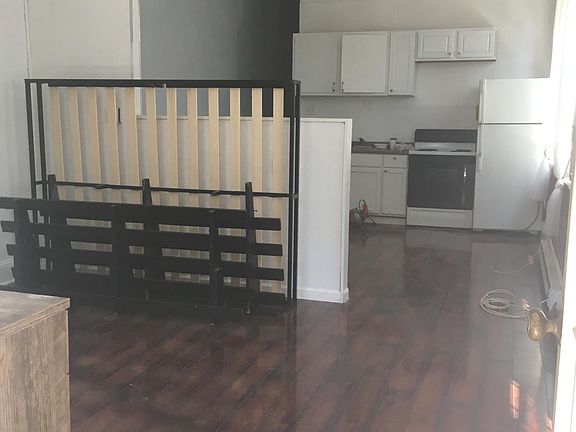 3rd image of 2731 Kensington Ave