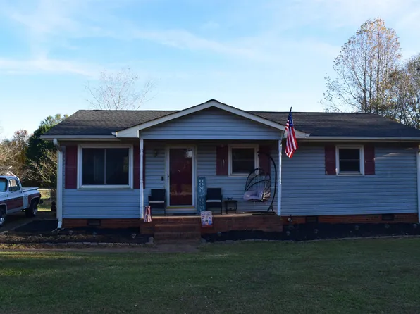 4 Ford Dr, Wellford, SC 29385