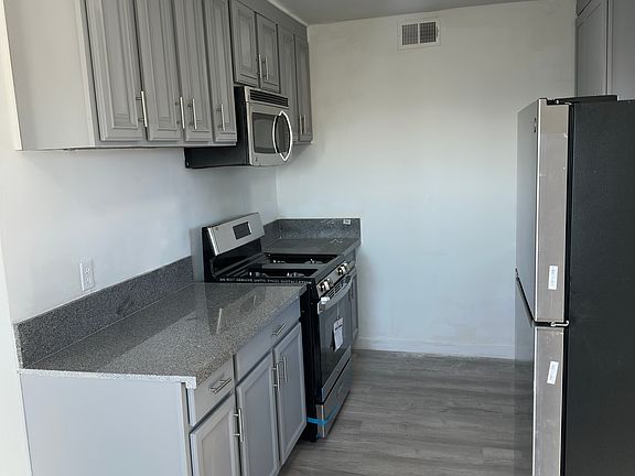 3rd image of 1317 W 97th St APT 8