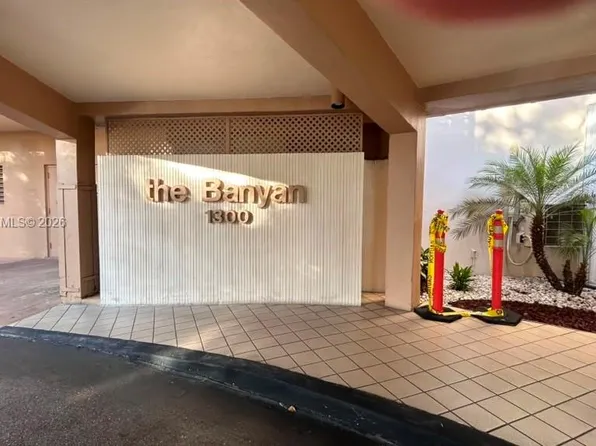 1300 Saint Charles Pl APT 202, Pembroke Pines, FL 33026