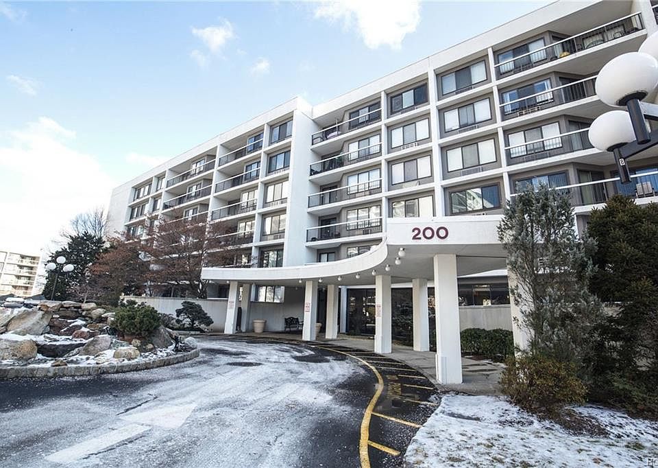 1st image of 200 High Point Dr APT 215