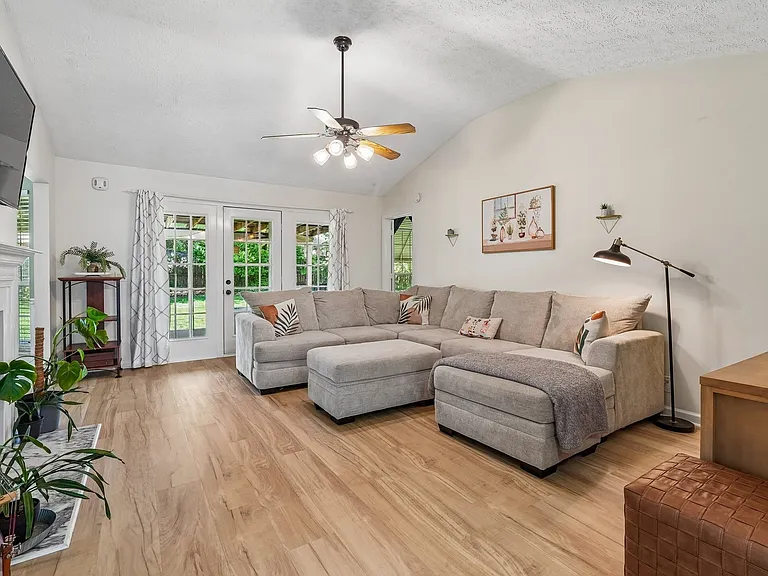 3529 Thornehill Dr — Photo 10
