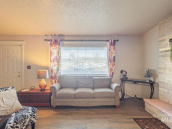 5th image of 819 Briarwood Dr