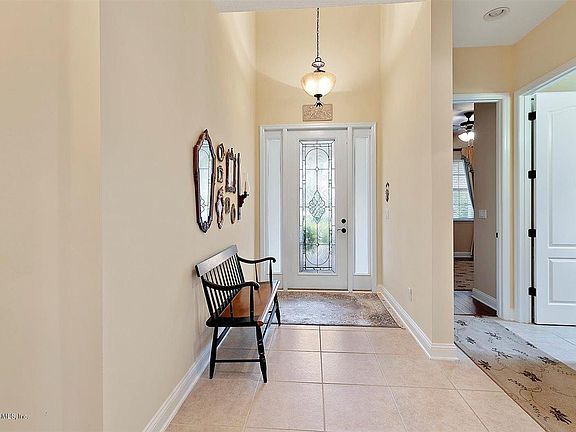 3rd image of 1221 Coghill Cir