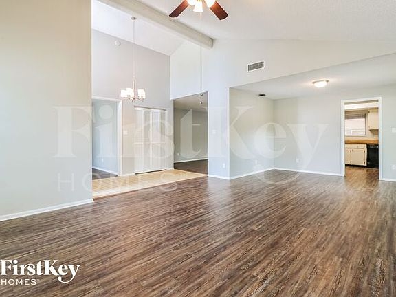 4th image of 1410 Oakwood Ln