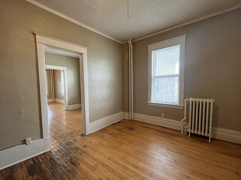 744 Simon Ave — Photo 2