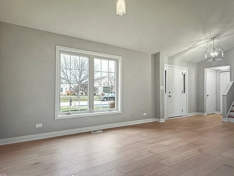 24321 Hemlock Dr — Photo 3