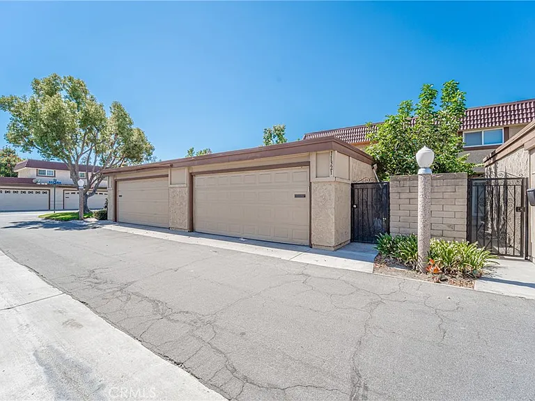 11321 Hart Way — Photo 37