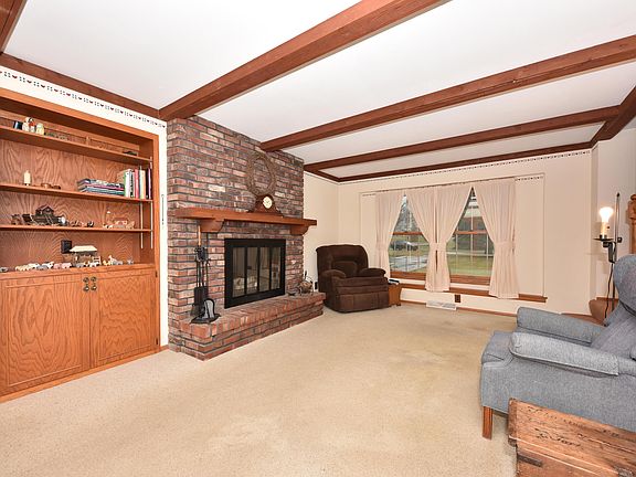 2nd image of 1975 Belmont Dr