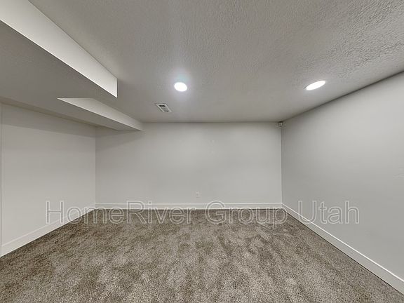 5th image of 743 N Catherine St