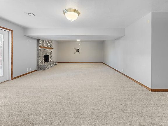 4th image of 702 W 42nd St