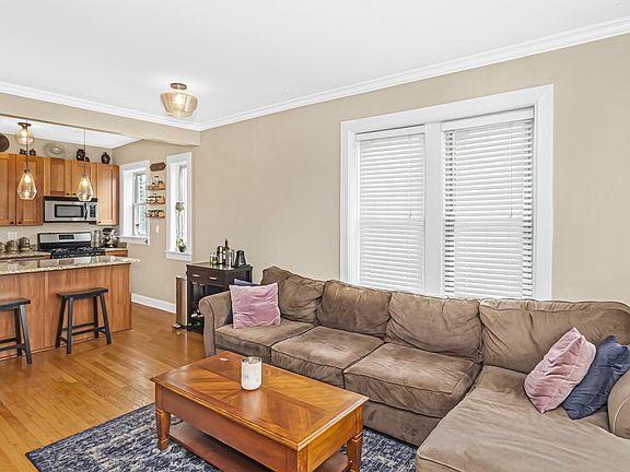 5th image of 2148 W Ainslie St #4F