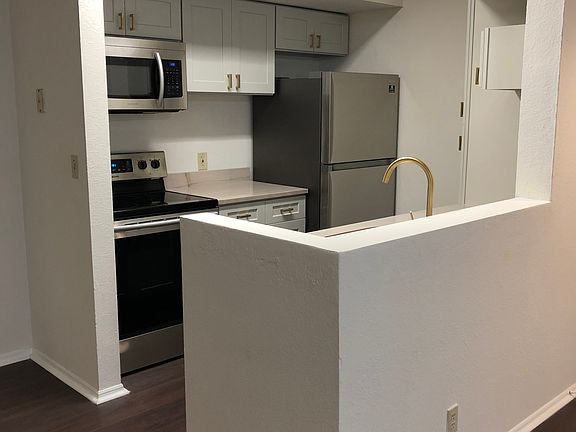 5th image of 2900 S University Dr APT 9201