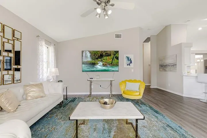 3 bed, 1932 sqft, $3,200 — Photo 3