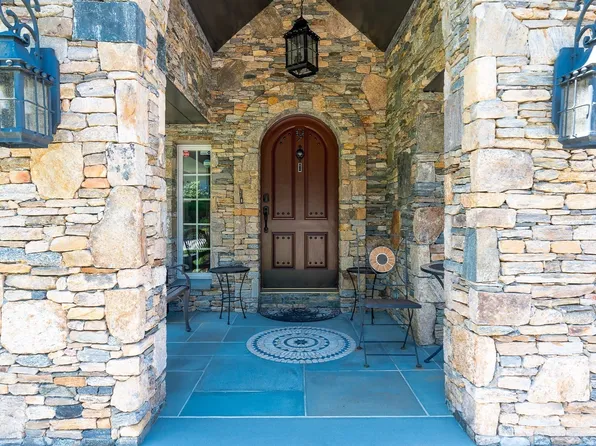 9 Cranbrook Rd, Shrewsbury, MA 01545