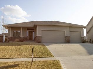 16472 Oakbrook Dr, Clive, IA 50325