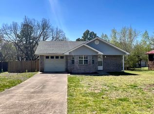 805 W McIlroy St, Ozark, AR 72949