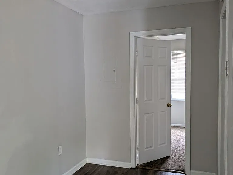 211 N Washington St — Photo 3