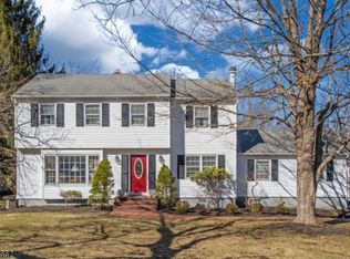 13 Mile Dr, Chester, NJ 07930