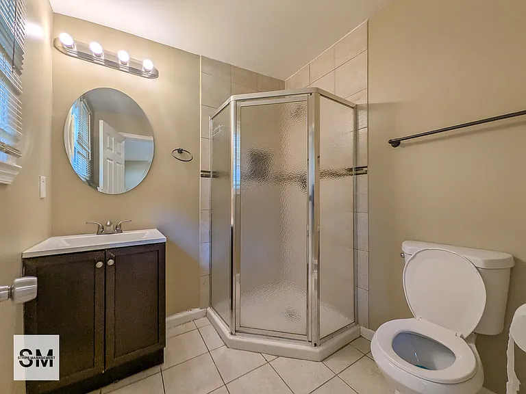 127 N Huron Dr — Photo 21