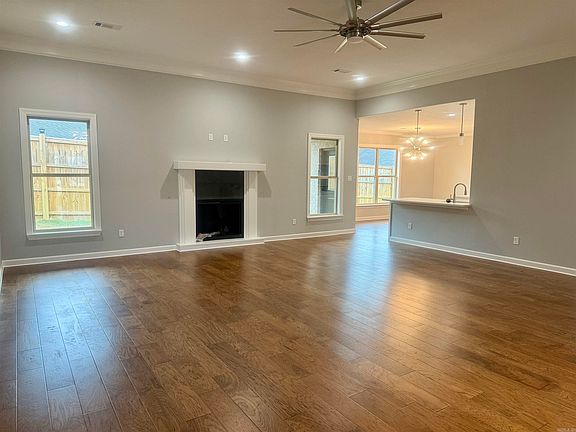 4th image of 3210 Steeplechase Cir