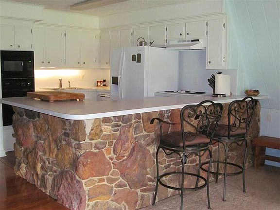 3rd image of 305 Dolores Dr