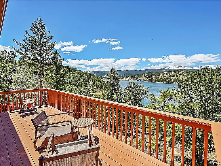 3 bed, 2720 sqft, $4,900 — Photo 1