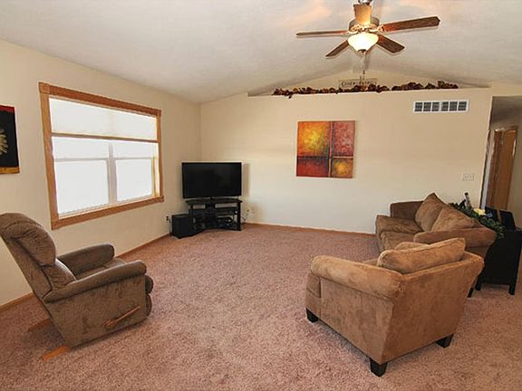 5th image of 4449 Parkwood Dr
