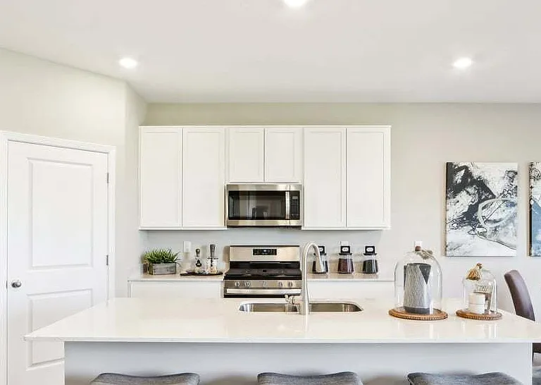 1577 Albatross St — Photo 4